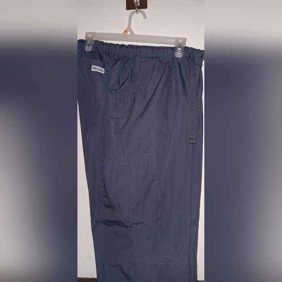 UA scrubs pants 👖, women's sz Medium/Large. 2 for $20 - Picture 6 of 8